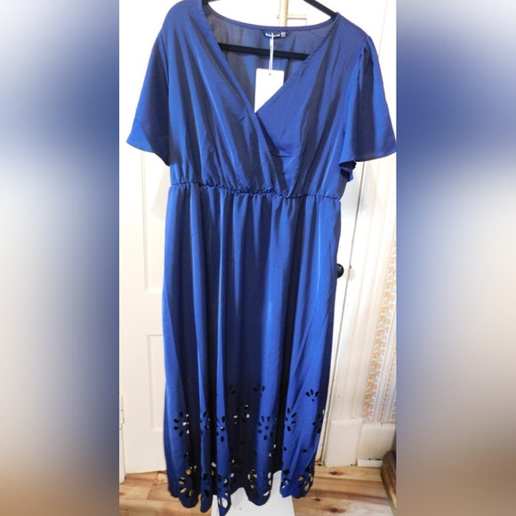 BloomChic Blue Dress w/Pockets & Eyelet Design NWT Sz 12 - Picture 1 of 7